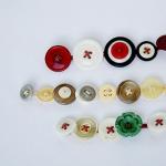 How to make a bracelet from buttons?