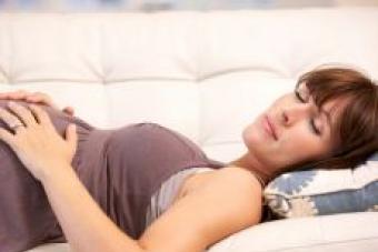 Why pregnant women should not sleep on their backs during pregnancy When a pregnant woman lies on her back